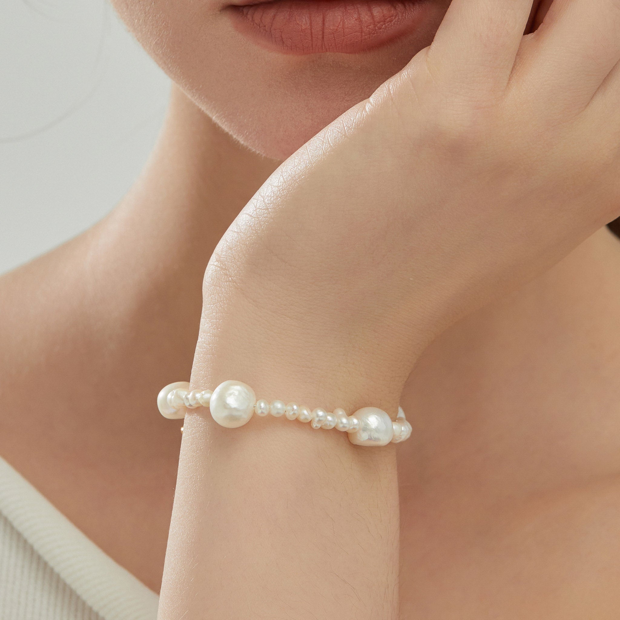 Luck, Elegance, and Pearls: Your Perfect Wedding Bracelets